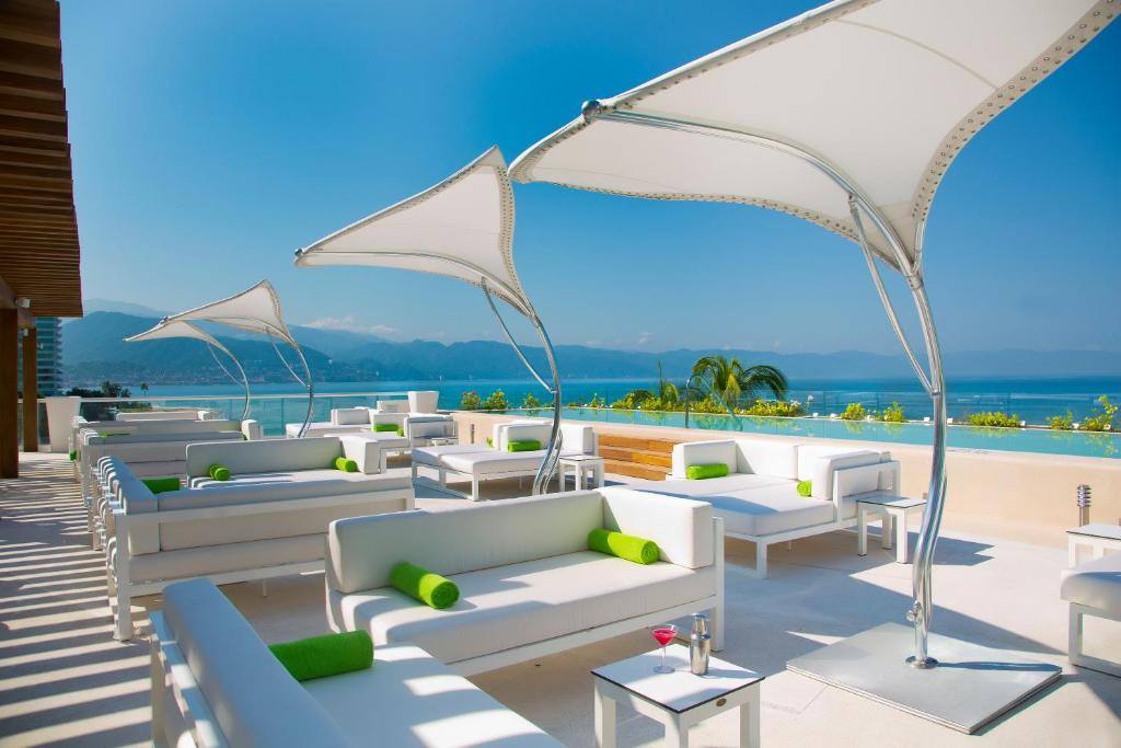 Krystal Grand Puerto Vallarta: Bar/lounge
