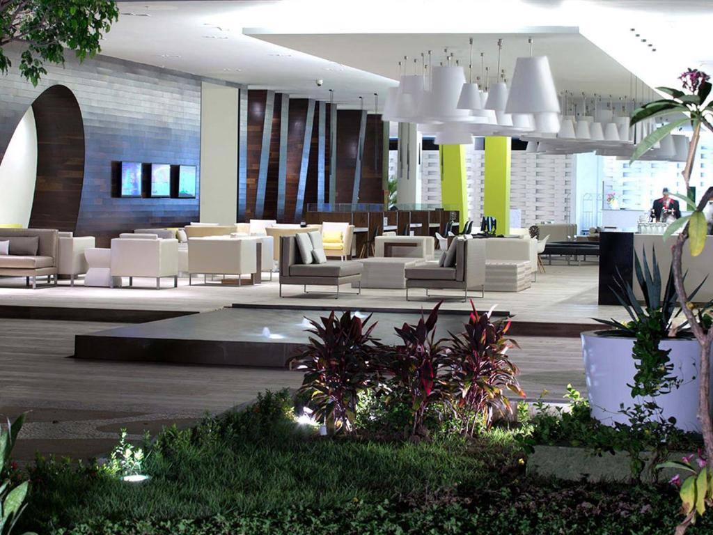 Krystal Grand Puerto Vallarta: Bar/lounge