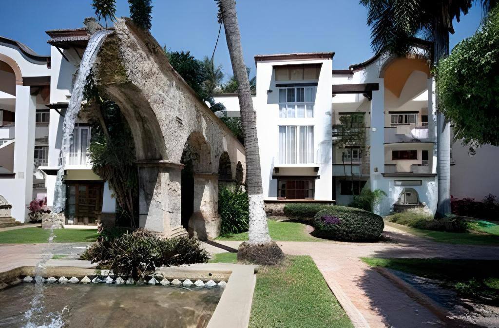 Krystal Vallarta: Exterior view
