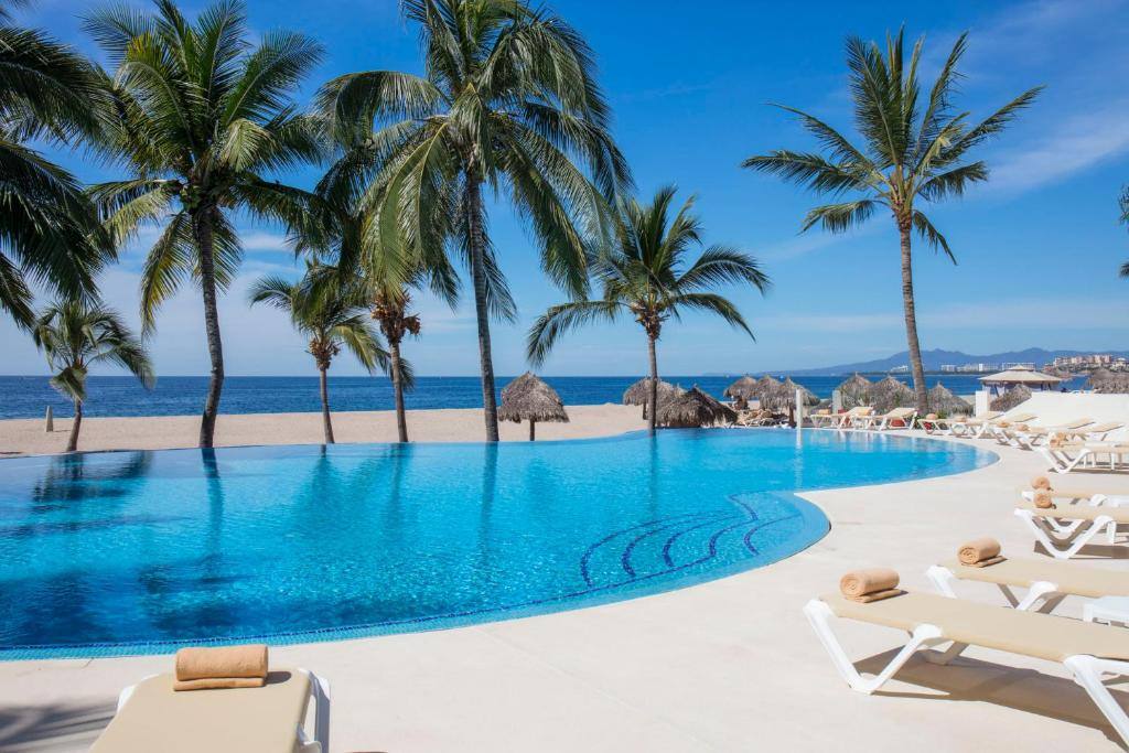 Krystal Vallarta: Swimming pool