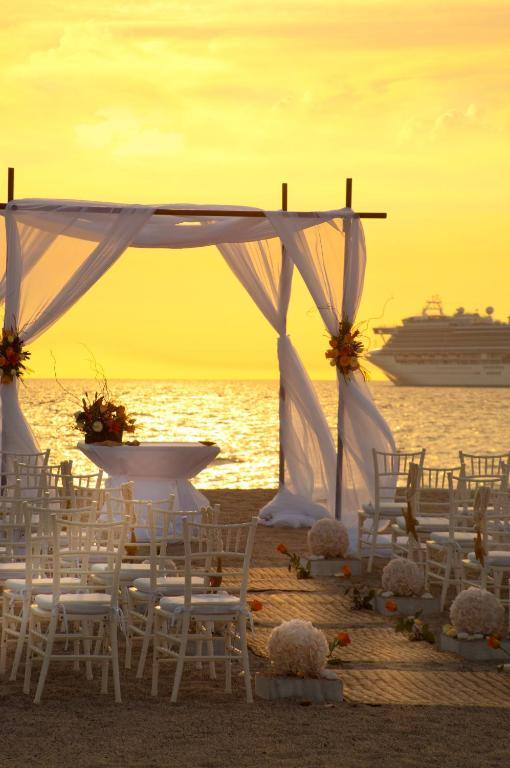 Krystal Vallarta: Banquet hall