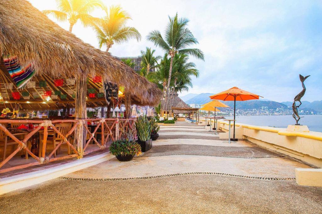 Las Palmas By The Sea: Facilities