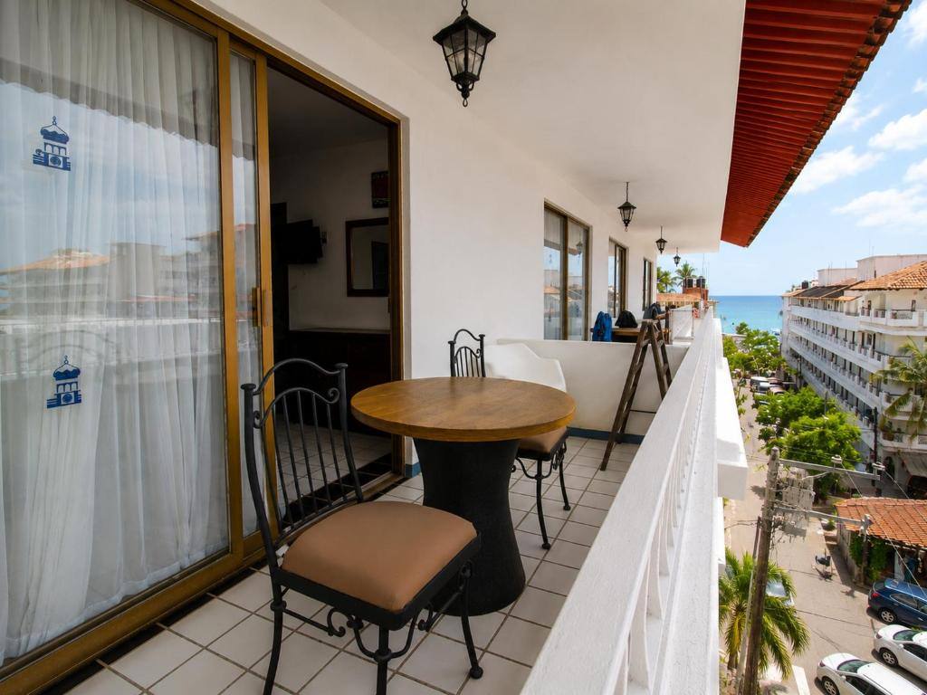 Los Arcos Suites: View