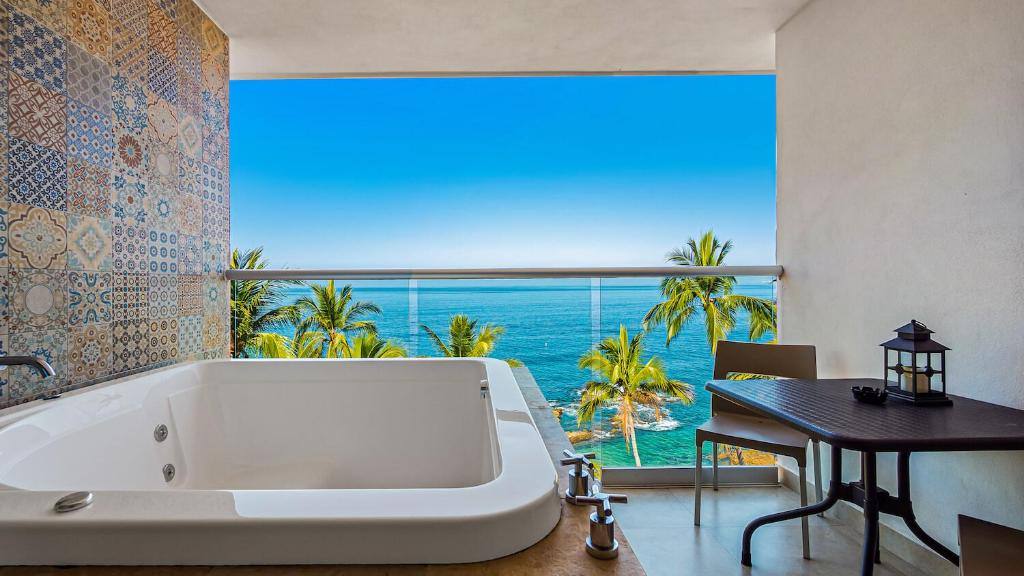 Marboka Hotel & Suites: Hot tub