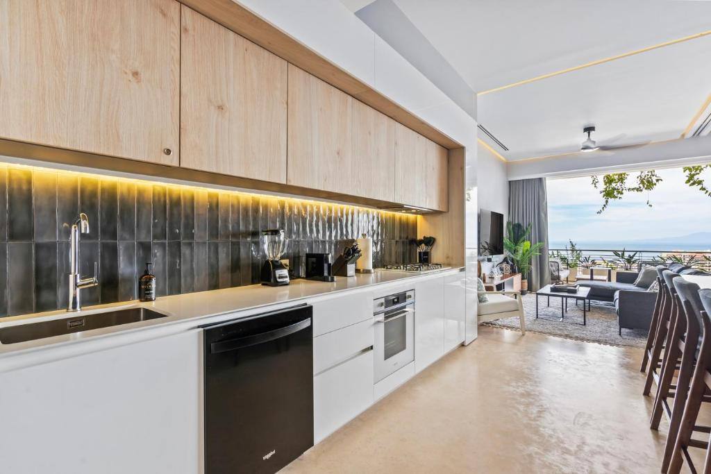 Maxwell Collection Romantic Zone: Kitchen