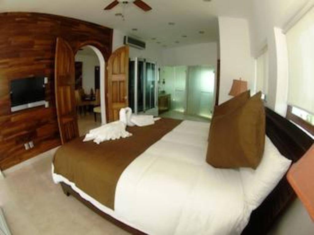 Mondavi Resort Spa & Wellness Center: Room photos