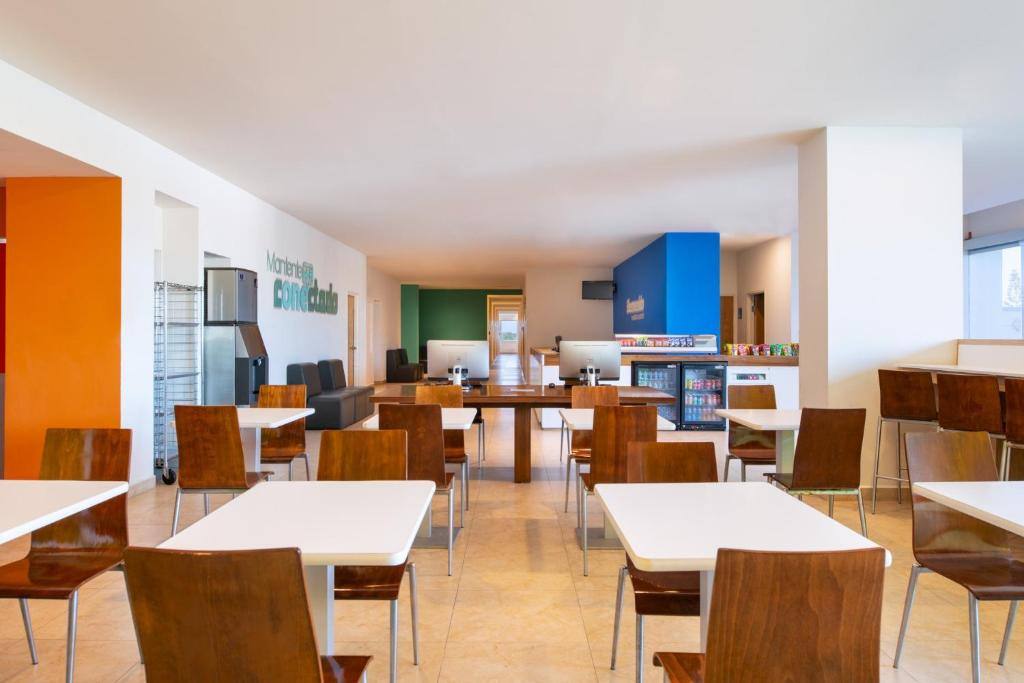 One Puerto Vallarta Aeropuerto: Restaurant