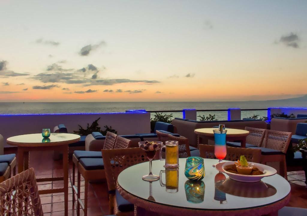 Plaza Pelícanos Grand Beach Resort: Bar/lounge