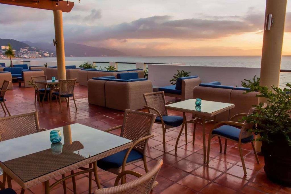 Plaza Pelícanos Grand Beach Resort: Bar