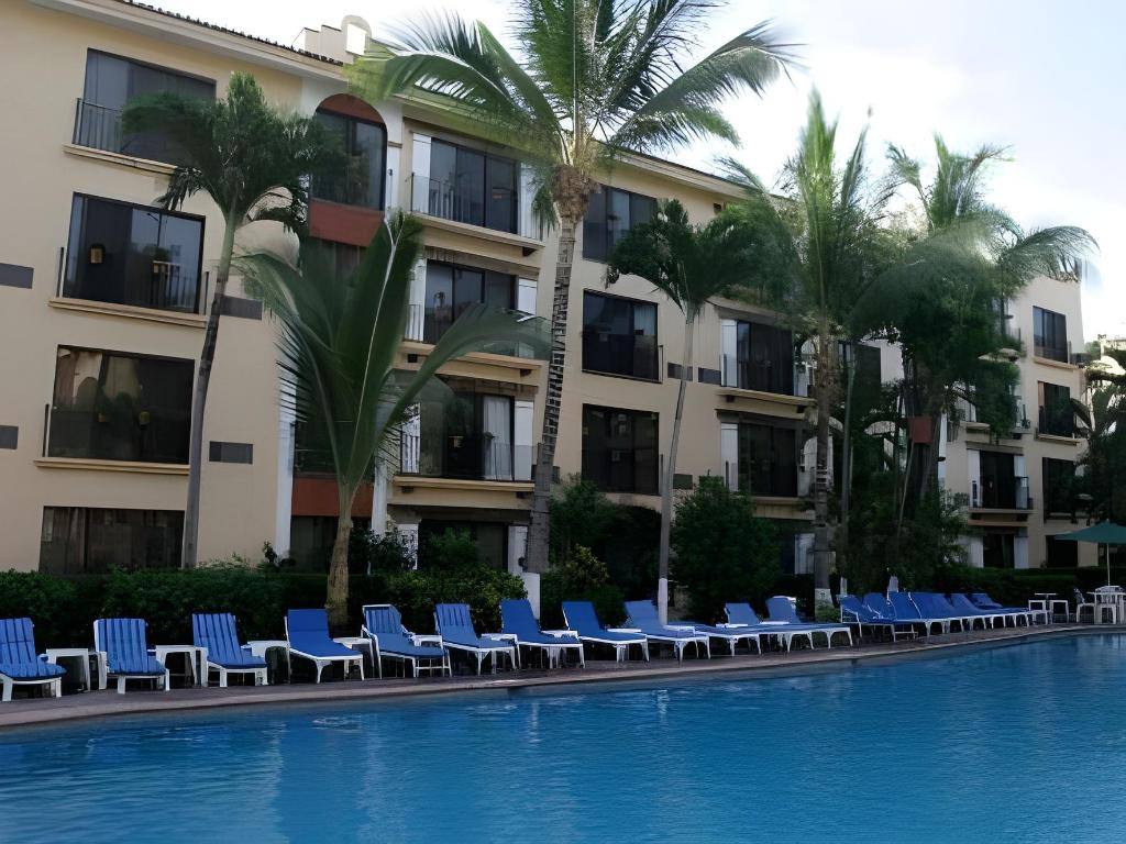 Puerto de Luna Pet Friendly & Family Suites: Swimming pool