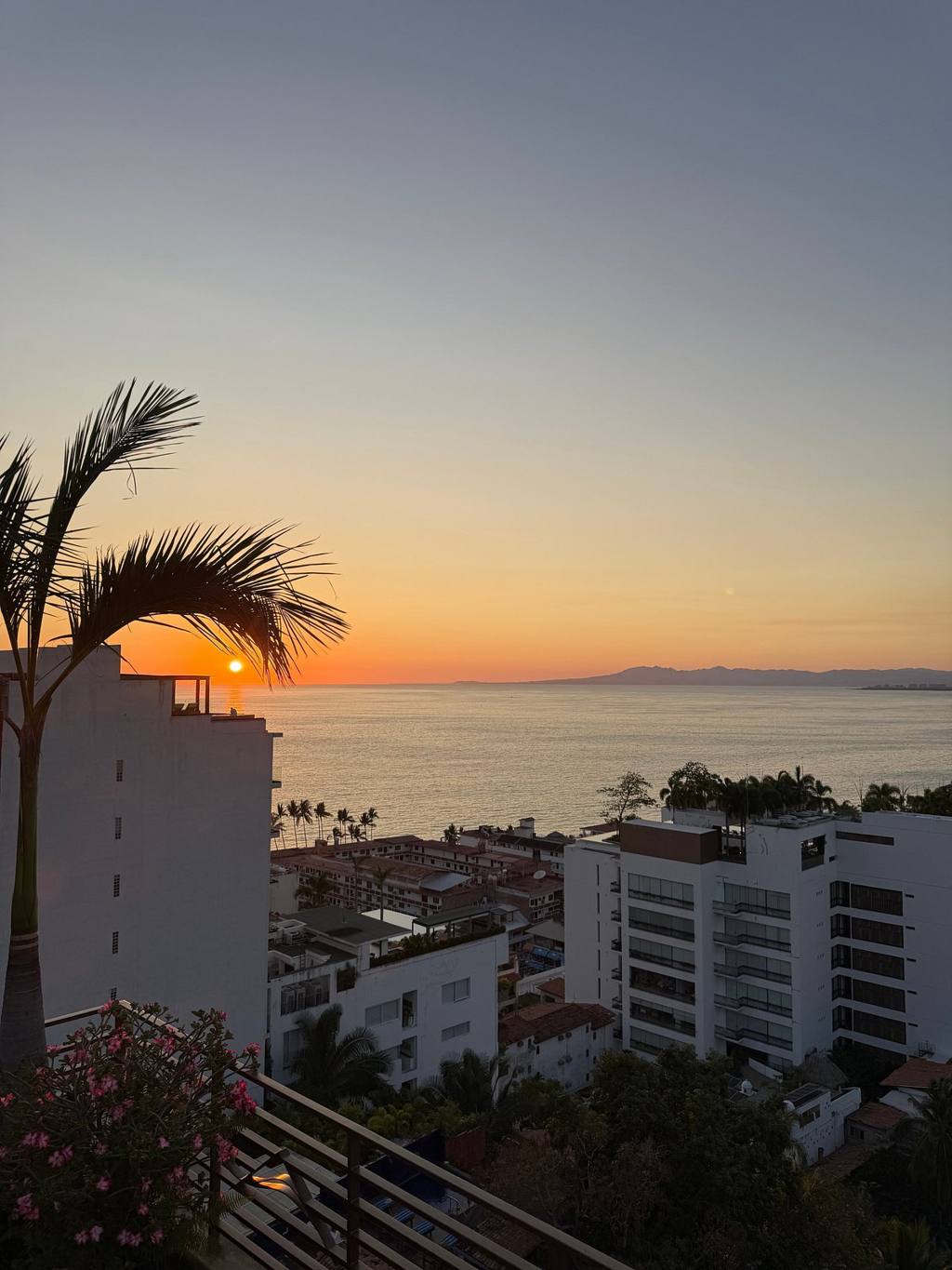 Residences By Pinnacle 220: photo 4