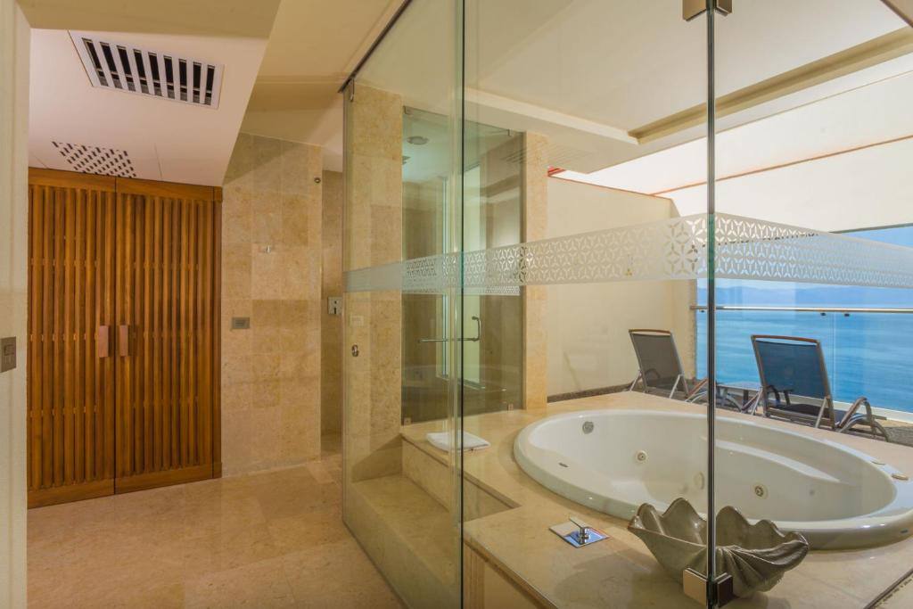 Sheraton Buganvilias Puerto Vallarta: Bathroom