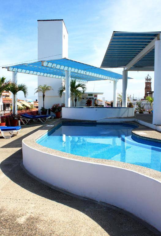 Suites Plaza del Rio: Swimming pool