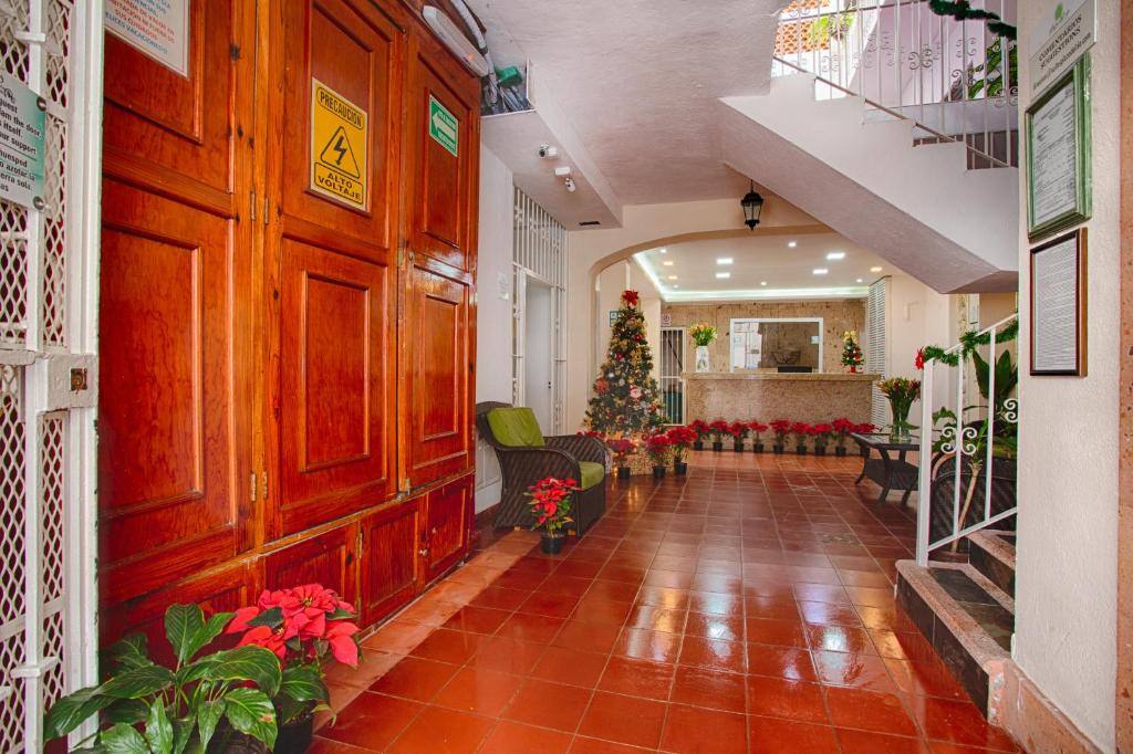 Suites Plaza del Rio: Entrance