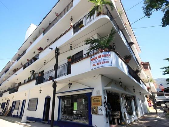 Suites Plaza del Rio: Exterior view