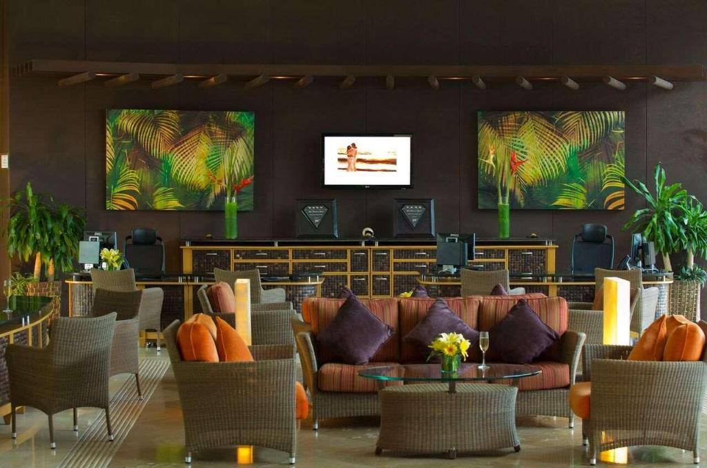 Sunset Plaza Beach Resort: Lobby
