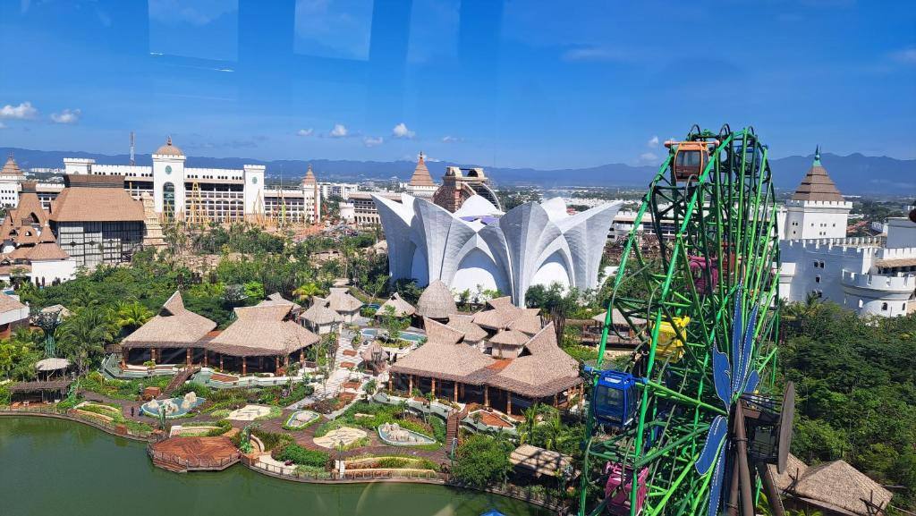 The Grand Mayan: Water park