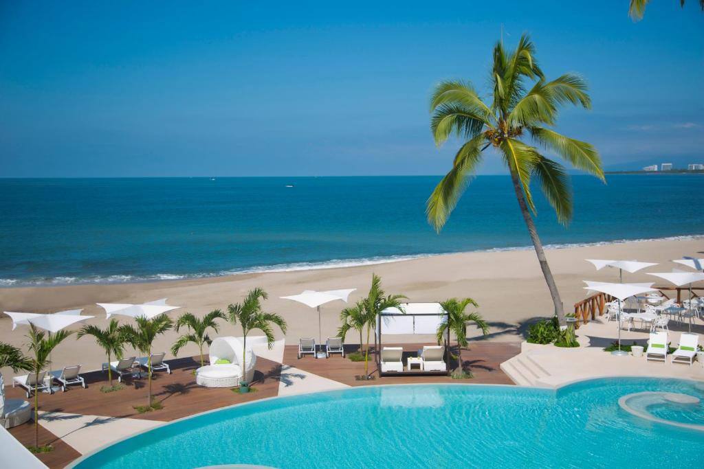 The Hacienda at Krystal Grand Puerto Vallarta: Swimming pool