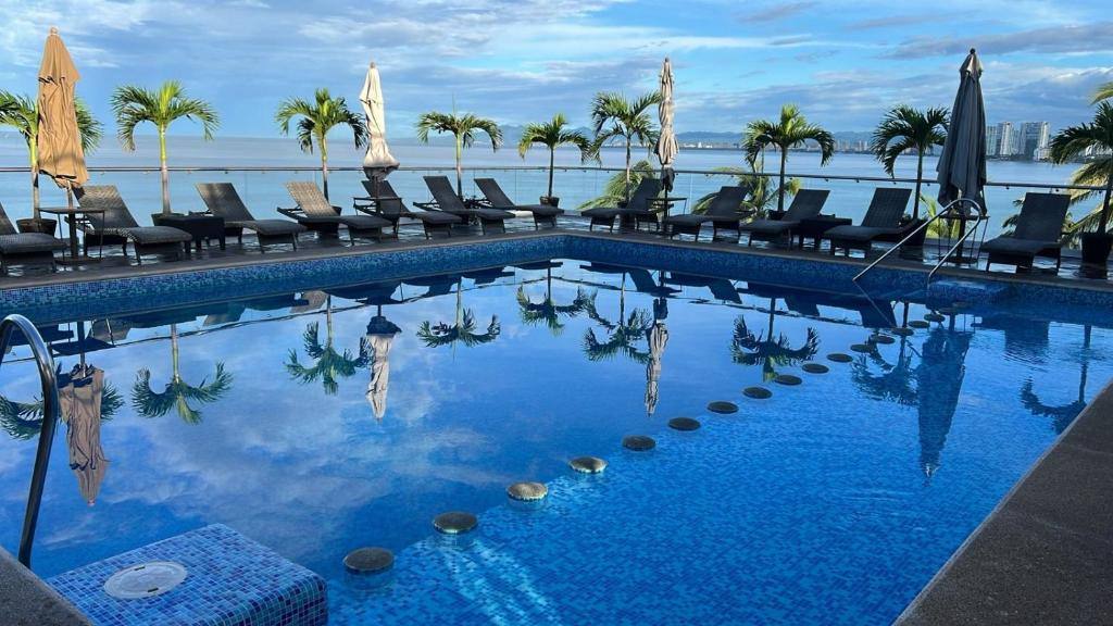 The Paramar Beachfront Hotel Boutique: Swimming pool