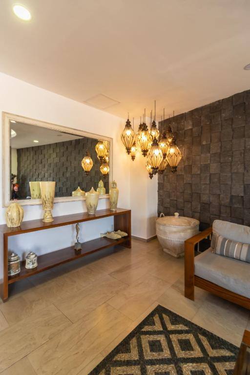 The Paramar Beachfront Hotel Boutique: Lobby