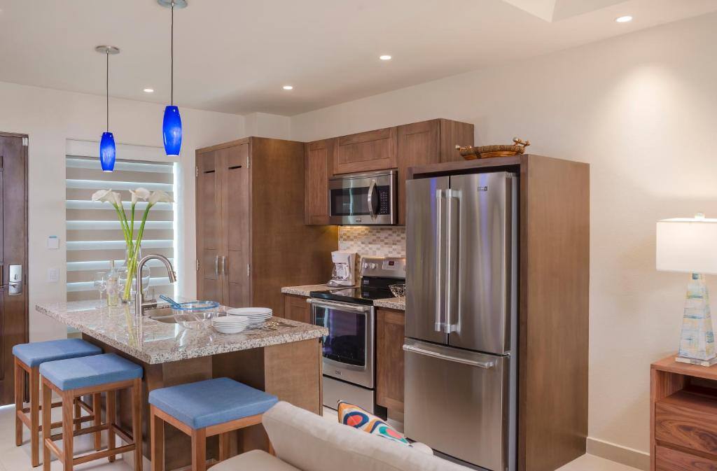 V Azul Luxury Vacation Rentals: Kitchen