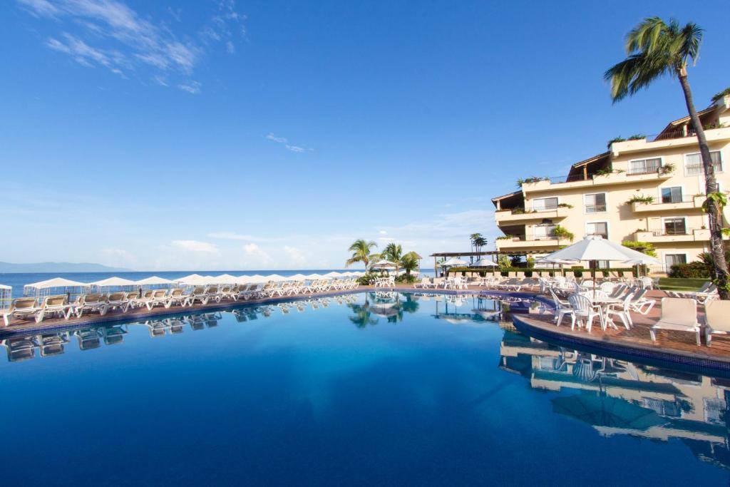 Velas Vallarta: Swimming pool
