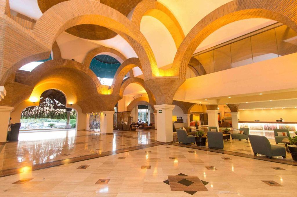 Velas Vallarta: Lobby