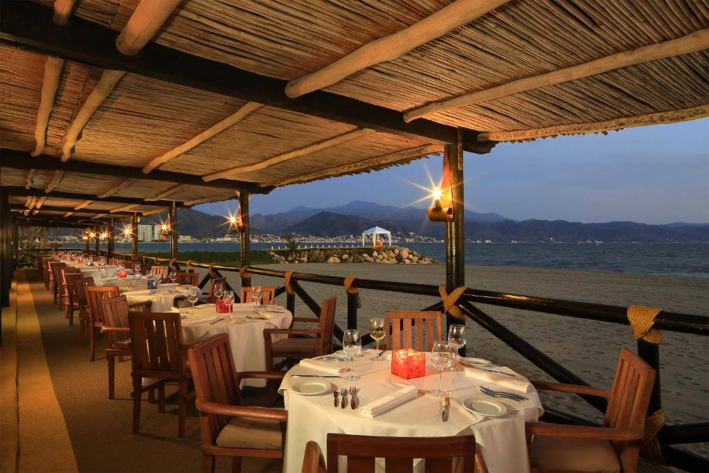 Velas Vallarta: Restaurant