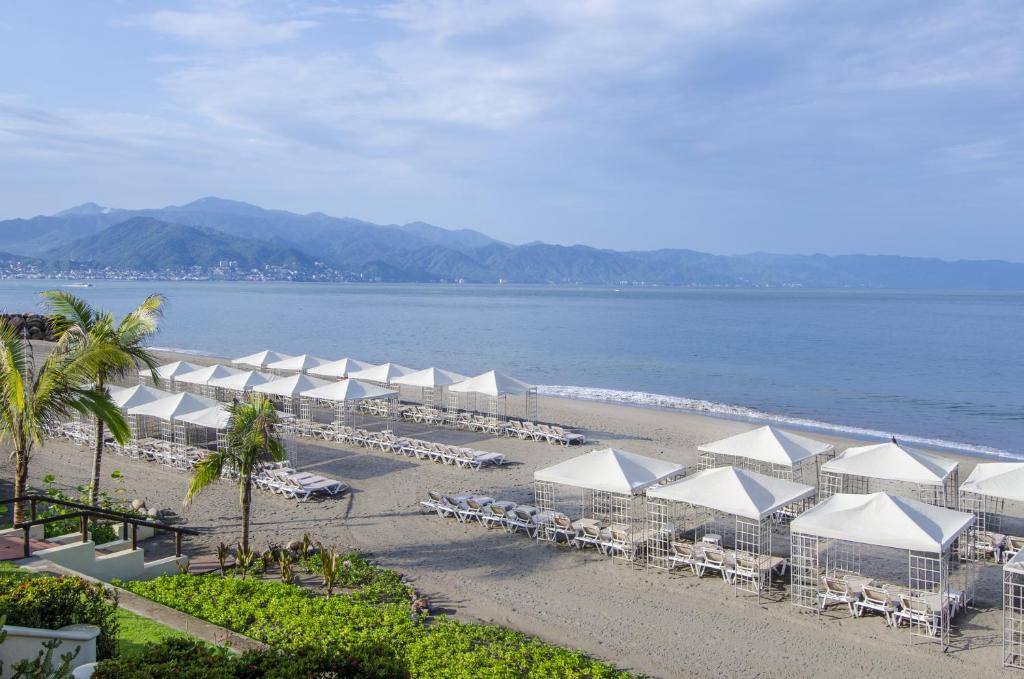 Velas Vallarta: Exterior view