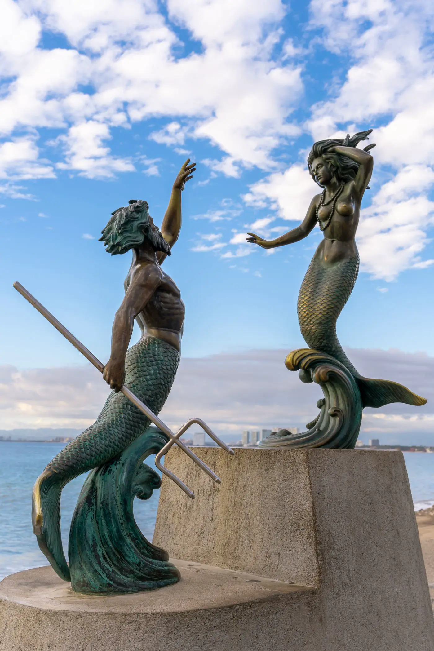 The Tritón y Sirena sculpture on the Malecón
